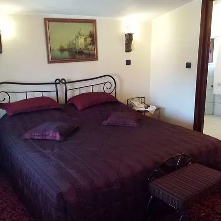 Voila Проживання в сім'ї *