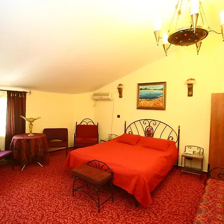 Voila Проживання в сім'ї *